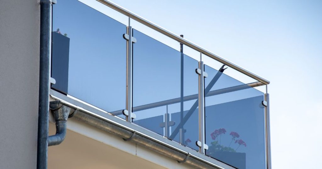 Guarda-corpo de vidro em Serra