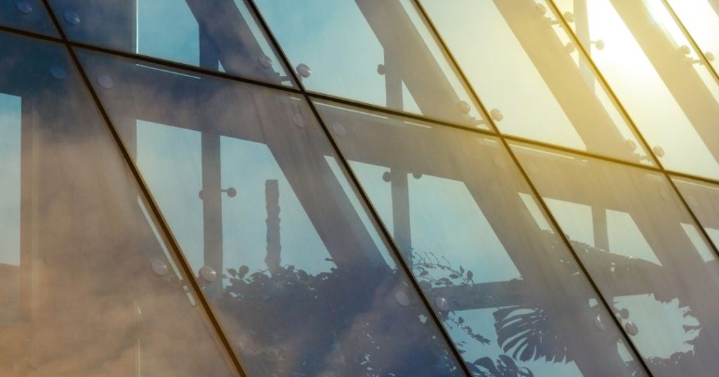 Fachadas de vidro em Serra